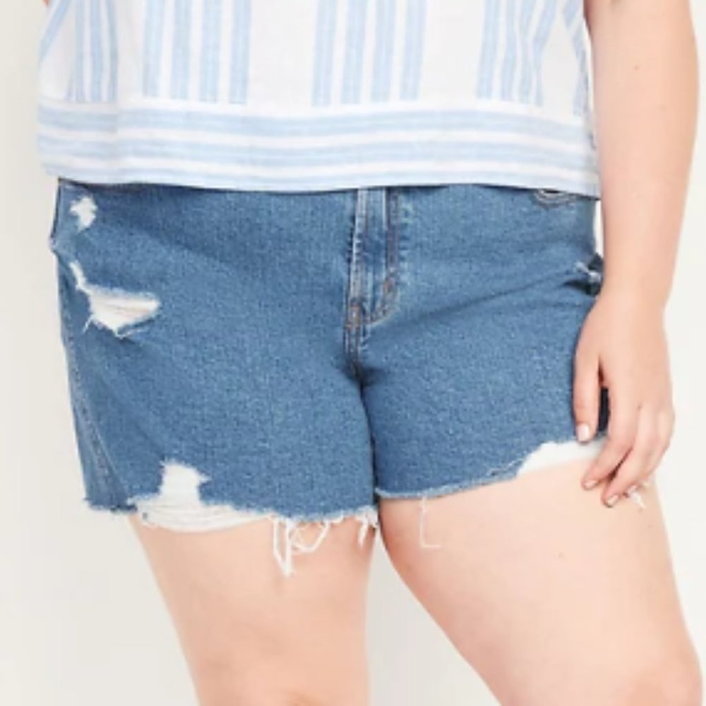 Old Navy Women's Mid-Rise Boyfriend Distressed Cutoff Jean Shorts NWT Size 20